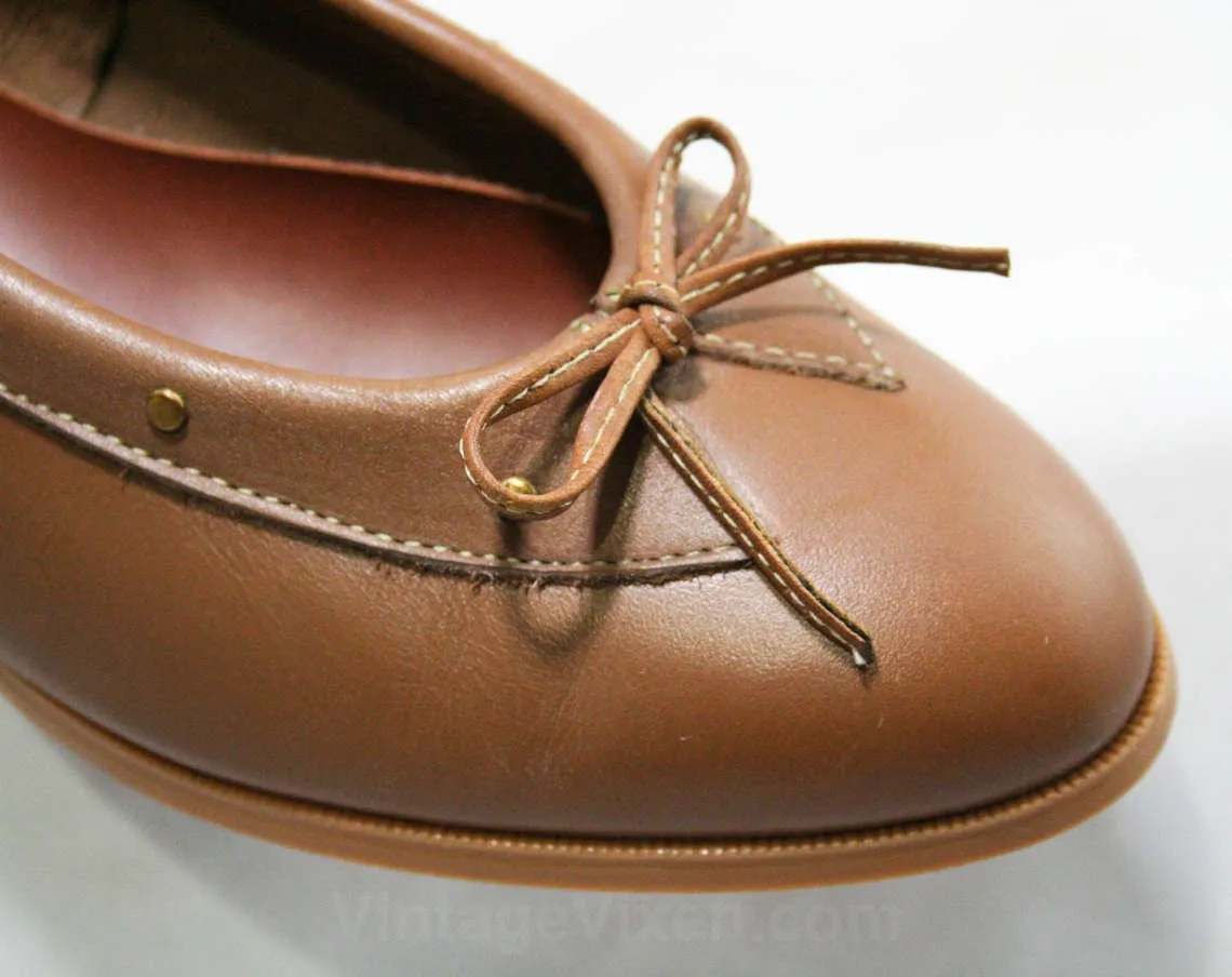Size 7 1/2 M Leather Shoes - Beautiful Quality Pumps - Fine Toffee Brown Leather - Brass Studs & Bow -Stacked Wood Heels -Deadstock -43240-1